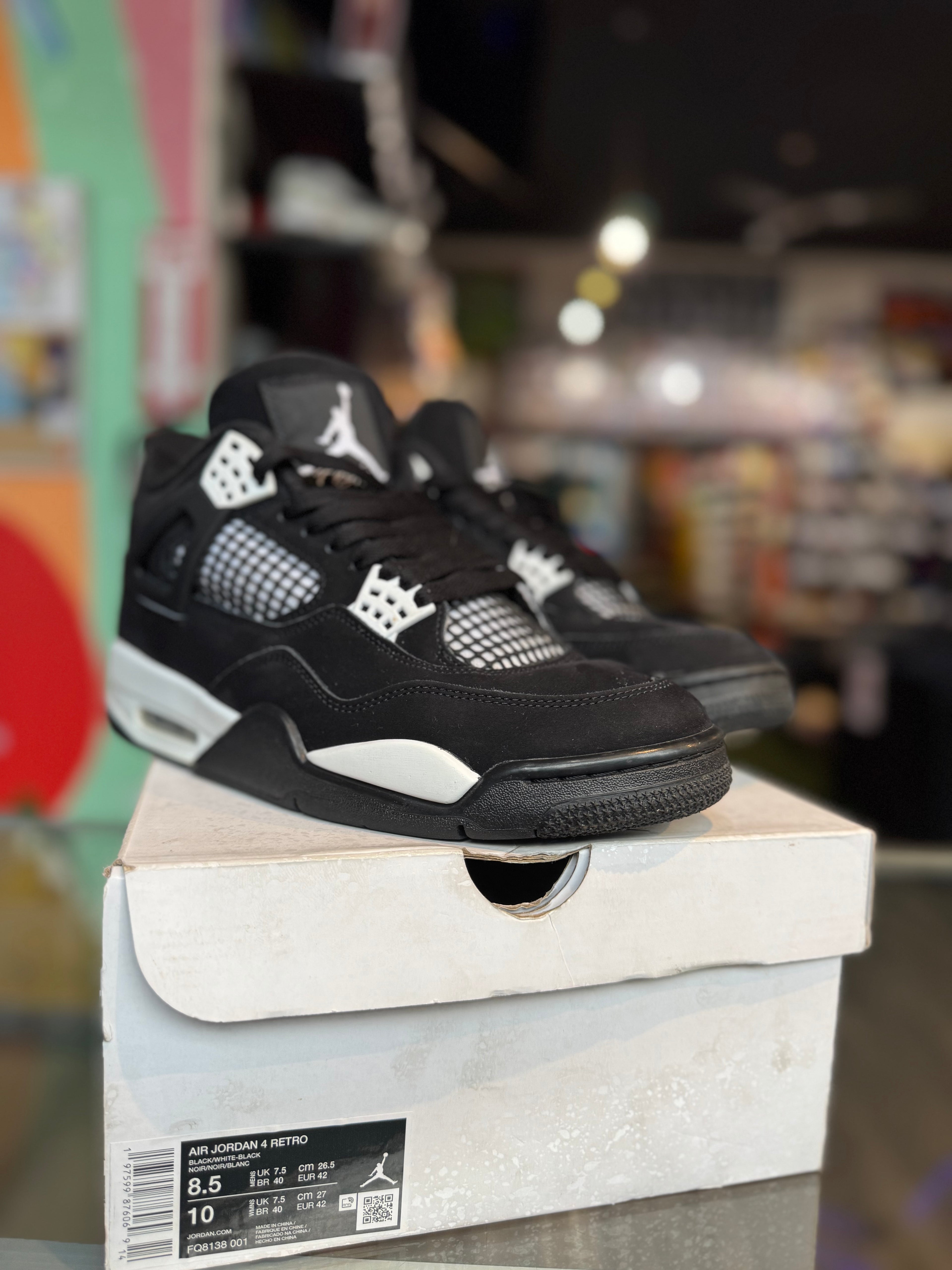 Jordan 4 white thunder (Preowned)