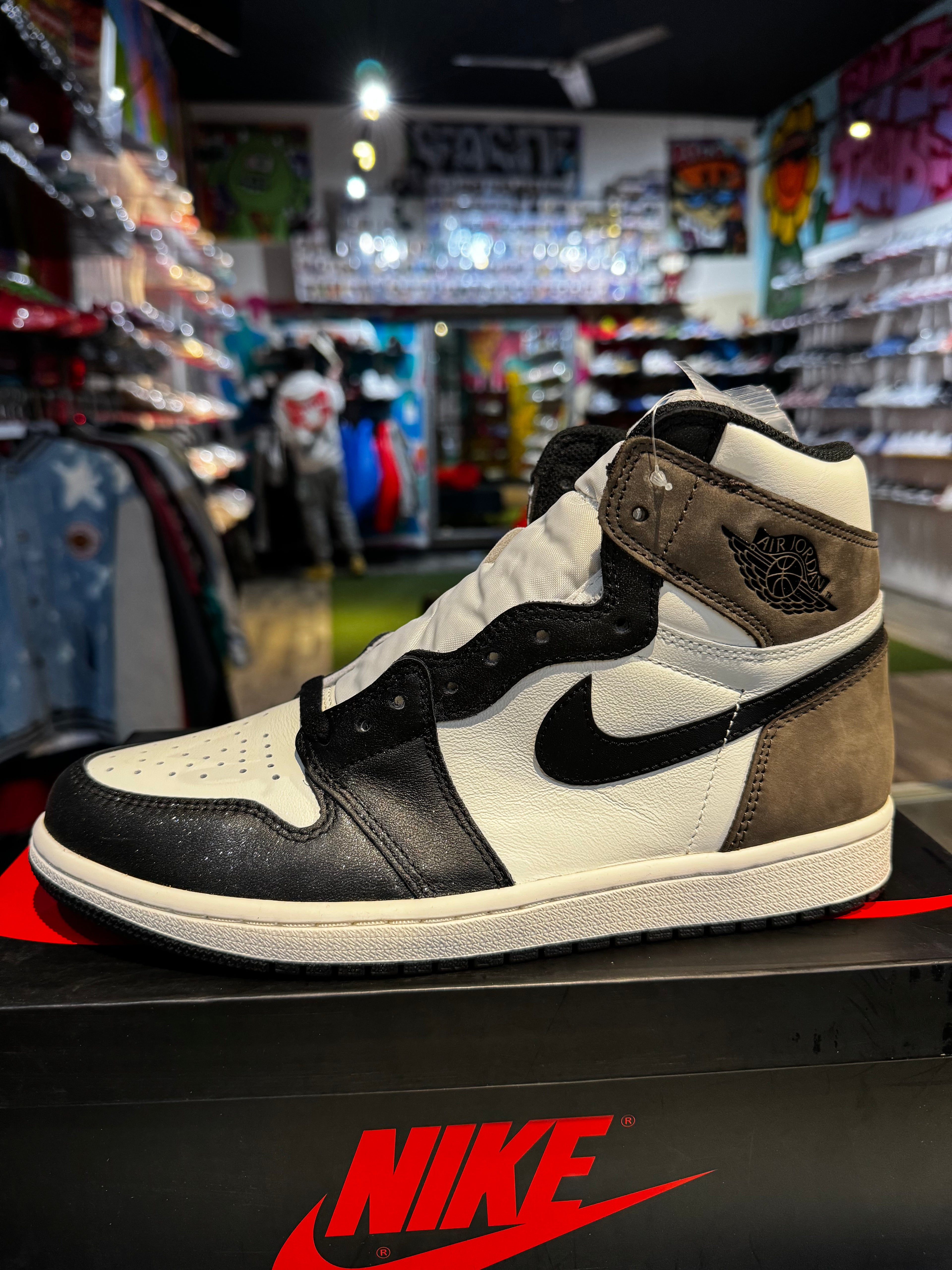 Jordan 1 high OG mocha