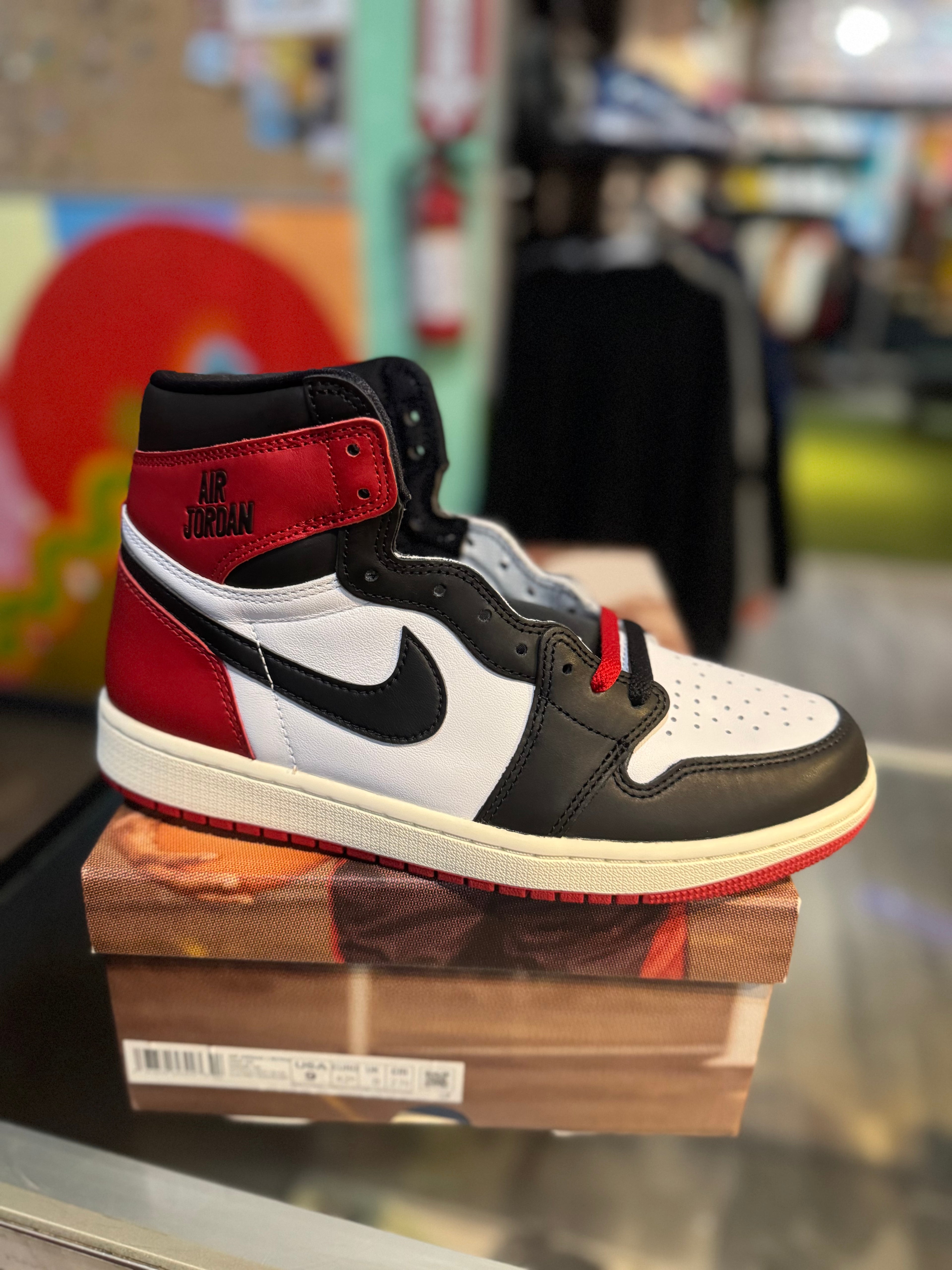 Jordan 1 high OG black toe