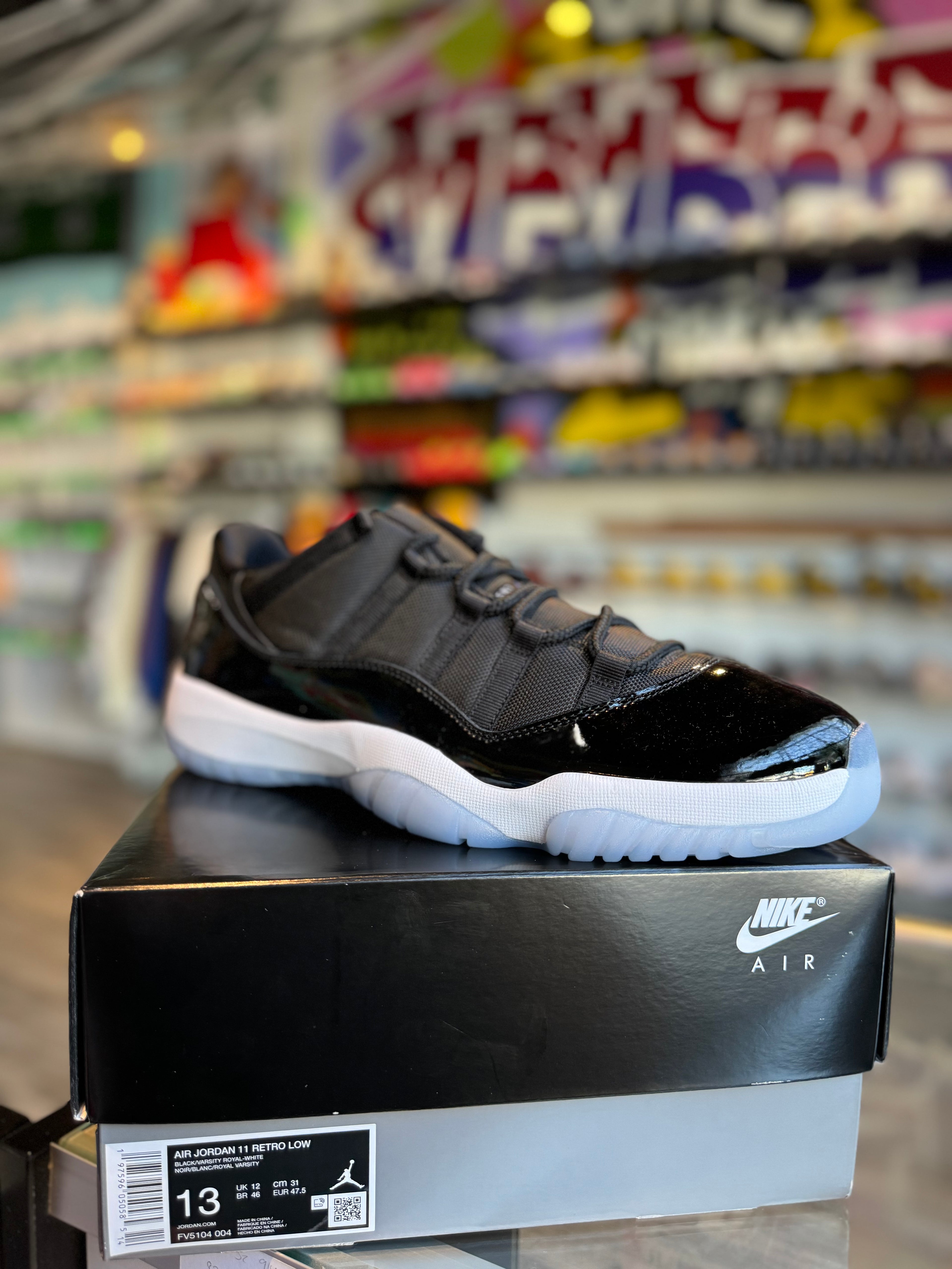 Jordan 11 low space jam
